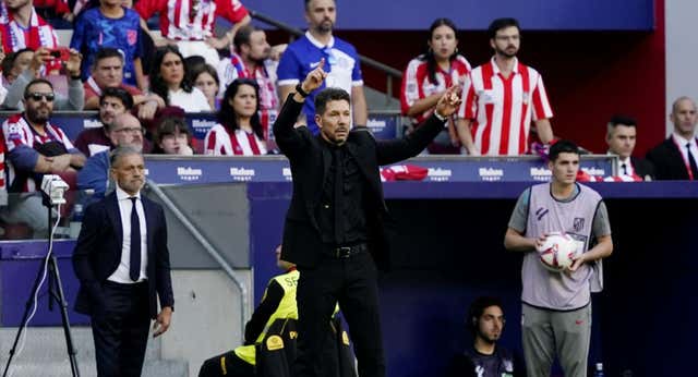 Simeone elogia a Courtois y a Giménez no le gusta la idea de jugar en Miami: «Ojalá se juegue en España»