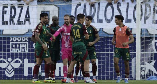 Un penalti parado en el 105′ encumbra a Escandell como portero de moda en Segunda