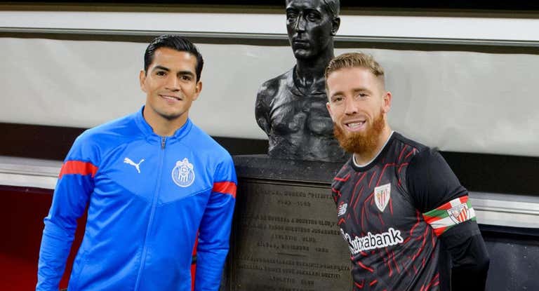 Chivas fue el último equipo en depositar el ramo en el busto de Pichichi.
