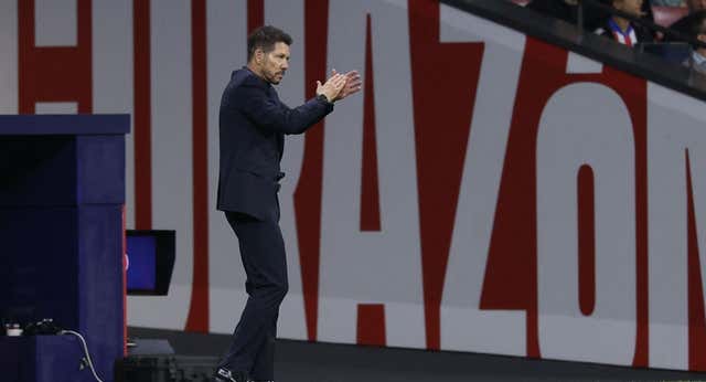 Simeone, incrédulo sobre el penalti: «Cobró lo que se imaginó, pero no pasó lo que se imaginó; no lo vio él y no lo vieron los que le ayudan en el VAR»