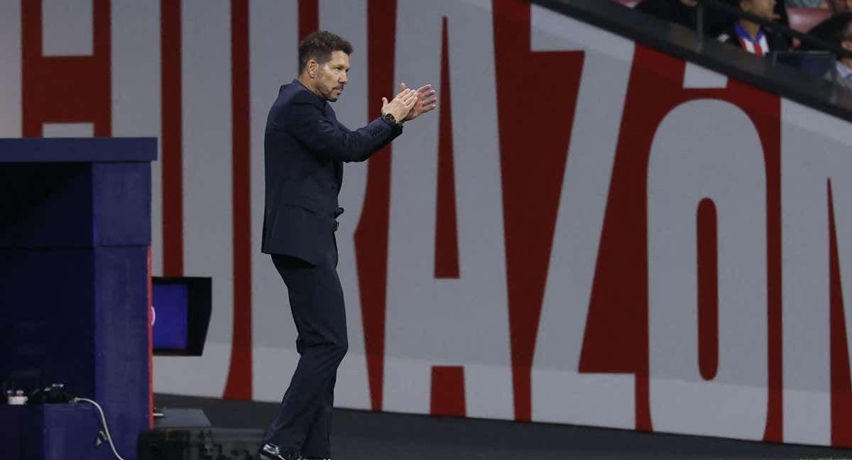Simeone durante el partido ante el Lille.