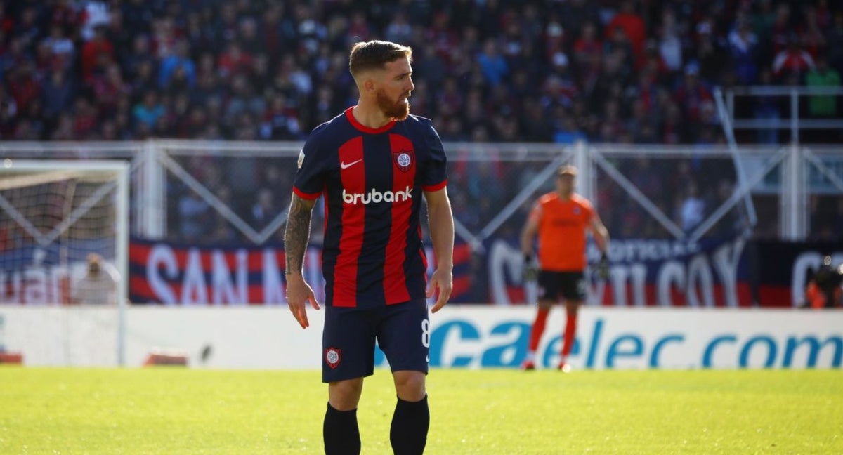 Iker Muniain, durante un partido con San Lorenzo.