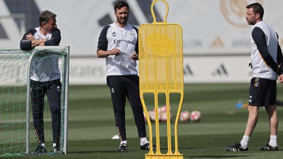 De izquierda a derecha, parte del staff del Madrid: Montanaro, Davide Ancelotti y Francesco Mauri. /GETTY
