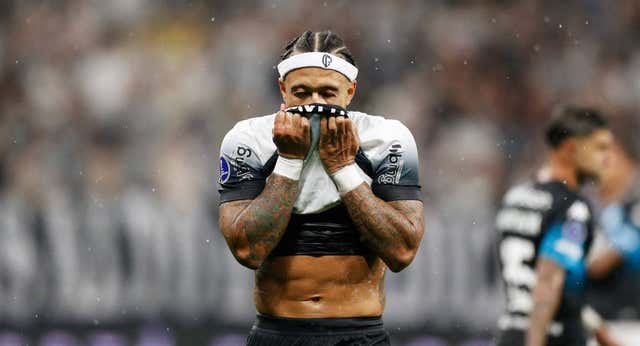 Racing saca petróleo de la visita al Corinthians de Depay en busca de la final de la Sudamericana