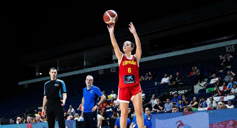 Elena Buenavida, con la Selección Sub-20 este pasado verano en el Eurobasket.