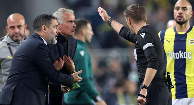 Mourinho se harta de la UEFA y se ofrece a entrenar equipos que no jueguen en Europa