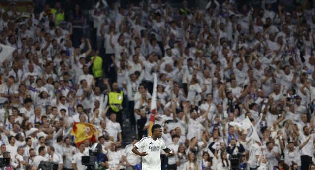 Un contrato con cinco cláusulas, el compromiso con Juanito y algún violento: así funciona en el Bernabéu la Grada Fans RMCF