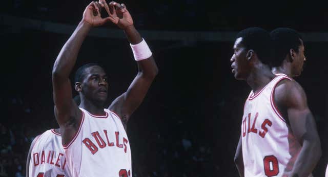 Un mate frustrado, un susto ante un ex del Barça y 16 puntos: así fue el debut de Michael Jordan en unos Bulls que eran «un circo de cocaína y marihuana»