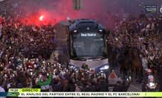 Locura en el Bernabéu: el Real Madrid fue recibido con una 'busiana' a la antigua que no se desmadró por los caballos policiales