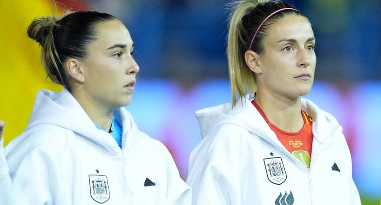 Cata Coll y Alexia Putellas, jugadoras de la Selección, durante el partido de España ante Canadá en Almendralejo.