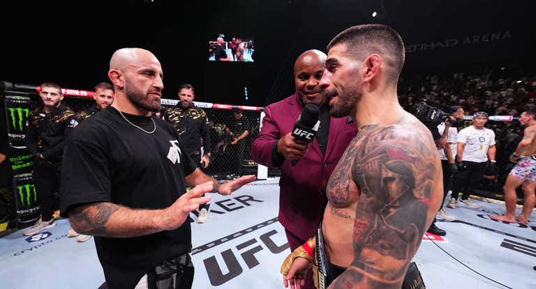 Topuria y Volkanovski se encuentran en el octágono del UFC 308.