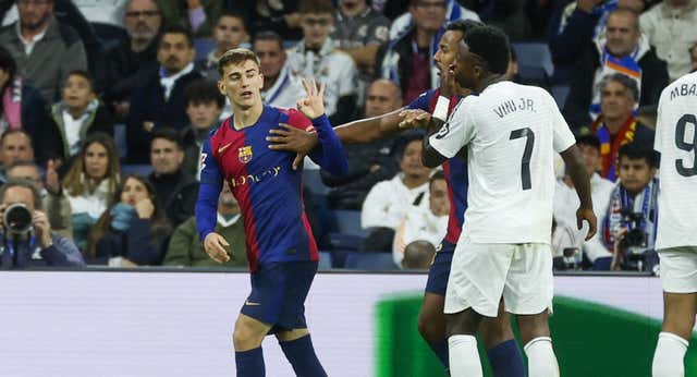 El Real Madrid lleva a Antiviolencia nuevas imágenes, incluso del calentamiento, para expulsar a los que gritaron insultos racistas en el Clásico