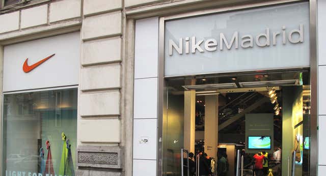 Nike también cambia su guion: la tienda de Madrid no se vestirá de oro, como tenían previsto, al creer que ganará Rodri y no Vinicius