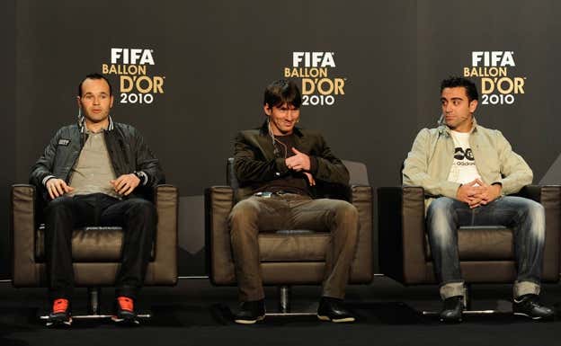Iniesta, Messi y Xavi, en la previa del Balón de Oro de 2010.  GETTY