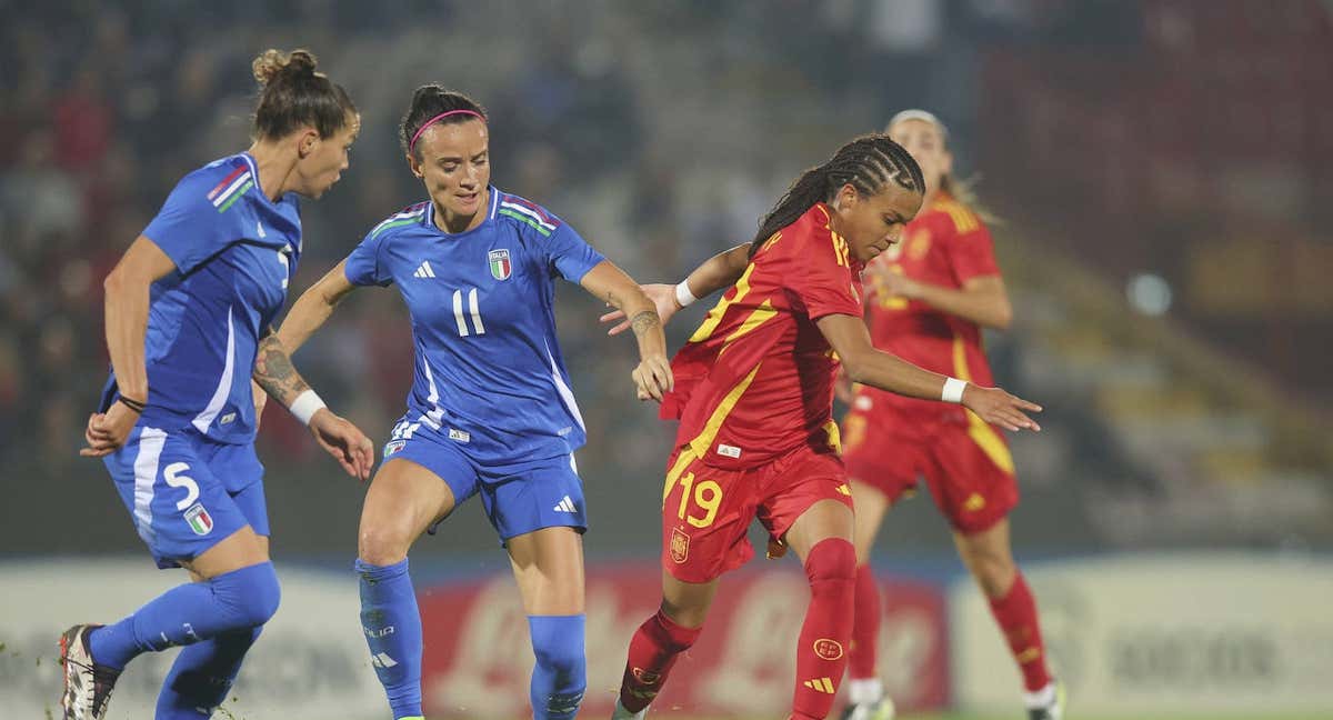 Vicky López durante un lance del partido ante Italia.