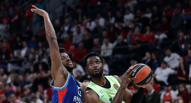 Chimezie Metu y Kevin Punter guian el triunfo de un Barça que sigue líder de la Euroliga