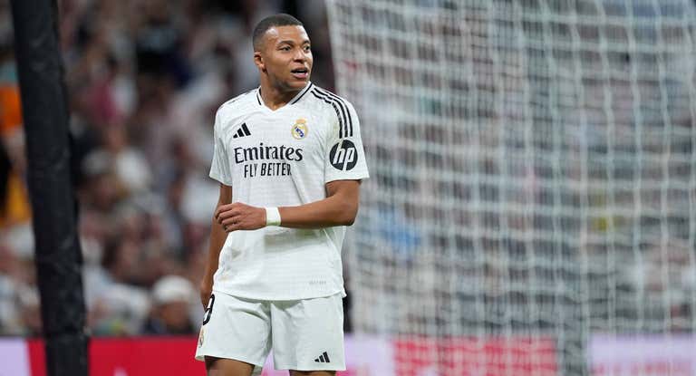 Mbappé, durante un encuentro con el Real Madrid.