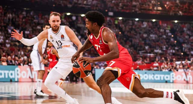 El Real Madrid se diluye en el último cuarto en El Pireo