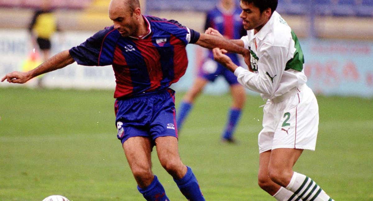 Pedro José, exjugador del Extremadura, durante un partido.