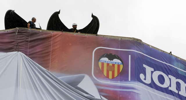 Todos los escudos del Valencia CF