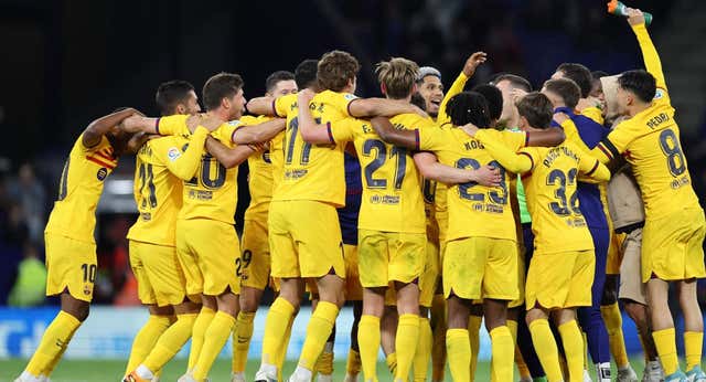 La aldea irreductible del Espanyol saca codos en las ondas para sobrevivir en Cataluña: ‘Del Barça vende cualquier cosa…’