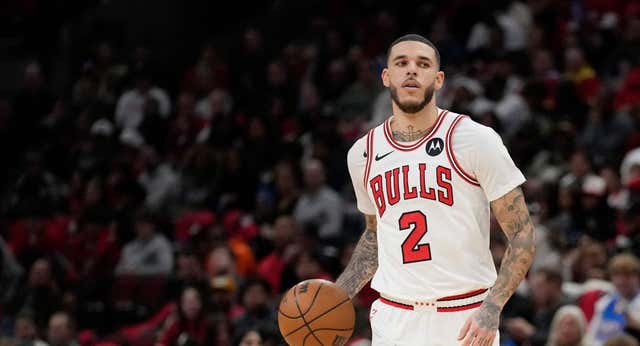 Lonzo Ball estará ausente al menos cuatro partidos por una lesión en la muñeca