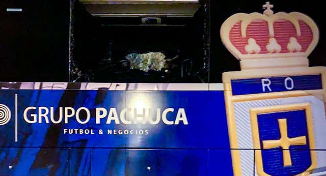 El autobús del Real Oviedo amanece en Ávila con varias lunas destrozadas