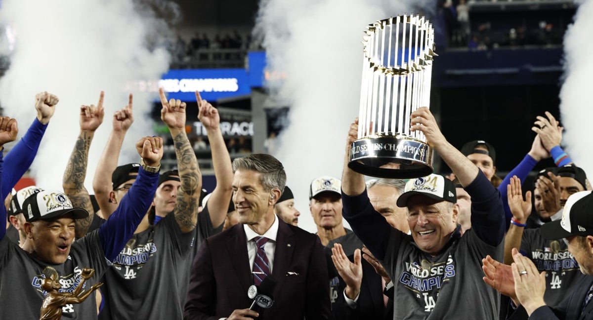 Los jugadores de los Dodgers celebran su triunfo en las Series Mundiales.