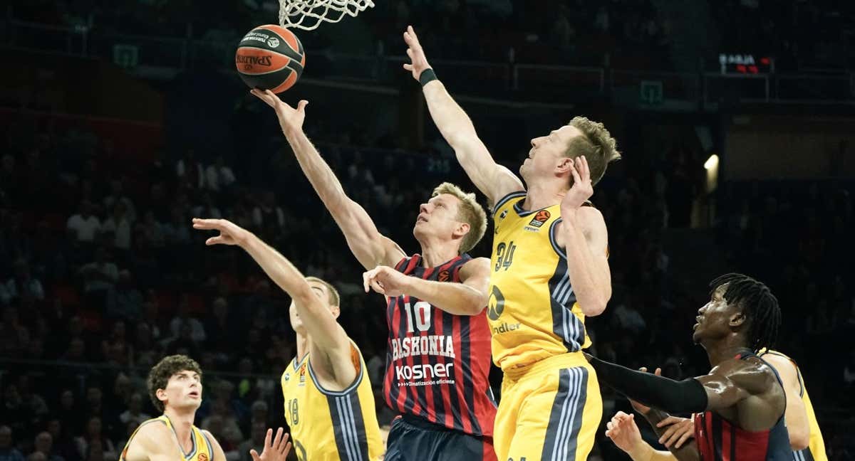 Ognjen Jaramaz, esta temprada, en Euroliga con Baskonia.