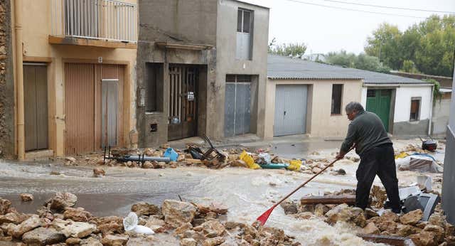 Cañizares y Morientes le ponen voz a la tragedia: «Mi mejor amigo sigue buscando a un familiar»