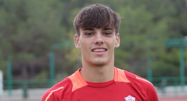 El portero del futuro se cocina en Marbella: “Me gusta el juego de pies de Ter Stegen y cómo para Oblak, pero quiero ser yo”