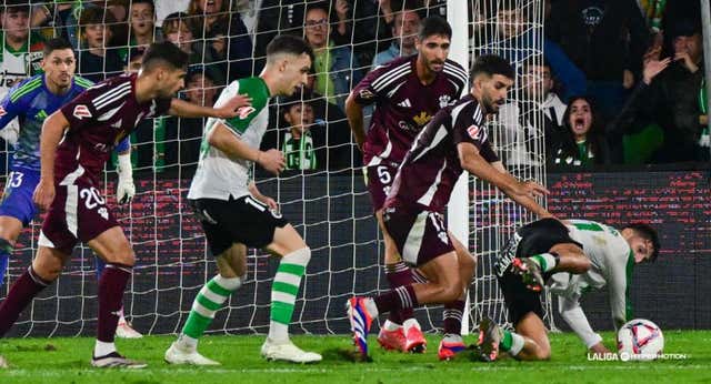 El Albacete frena el ritmo del Racing y el Zaragoza se asienta en la segunda plaza