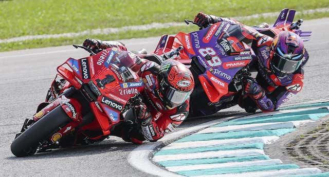 Tres vueltas que fueron una oda al motociclismo: los 16 ataques y contraataques de Martín y Bagnaia
