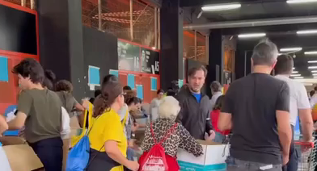 Isabel se ha puesto a ayudar con las donaciones los afectados por la DANA
