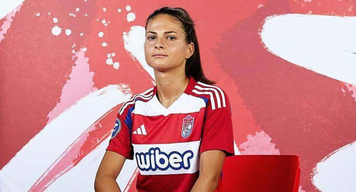 Laura Pérez, jugadora del Granada, durante una sesión oficial en la temporada 2024-25.