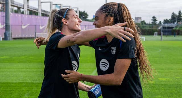 Salma Paralluelo corona a Alexia Putellas con un premio de intenciones en Liga F