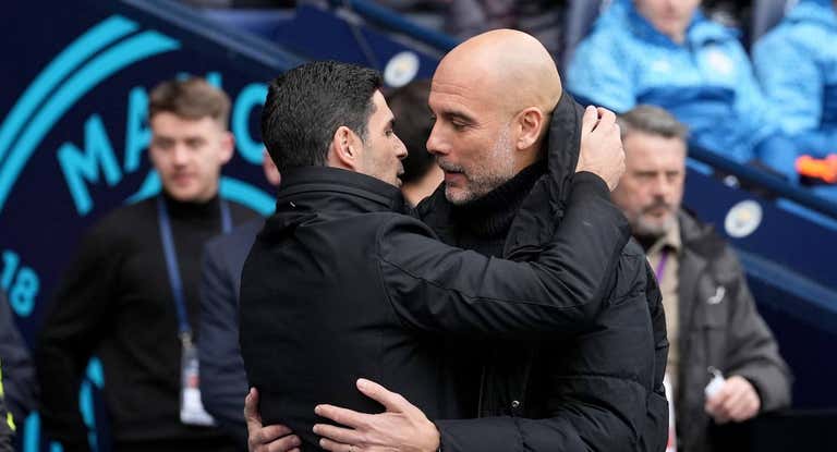 Mikel Arteta y Pep Guardiola, antes de un partido.