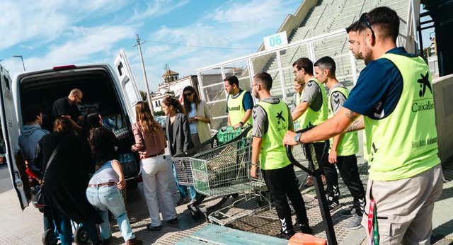 El Betis inicia una fila cero y la recolección de material para la Comunidad Valenciana