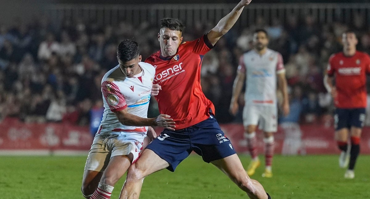 Bretones en una pugna por el balón.