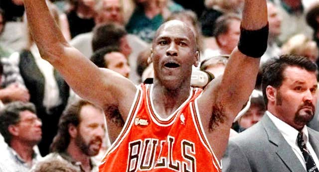 Michael Jordan entra en la carrera electoral para negar su apoyo a Donald Trump mientras marca un nuevo récord tasado en 8 millones