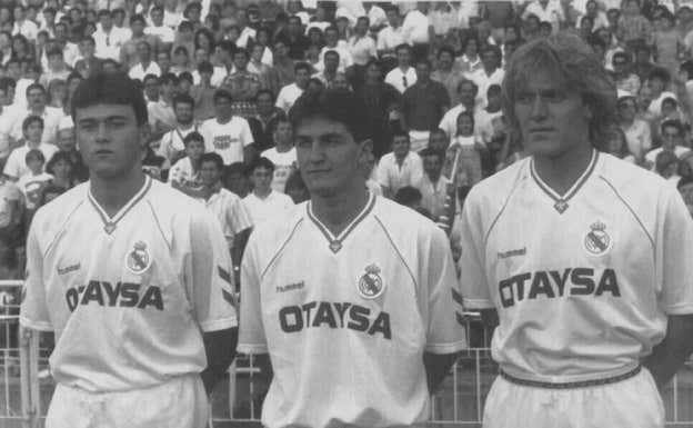 Prosinecki junto a Luis Enrique y Lasa en su presentación con el Madrid. Martín A.