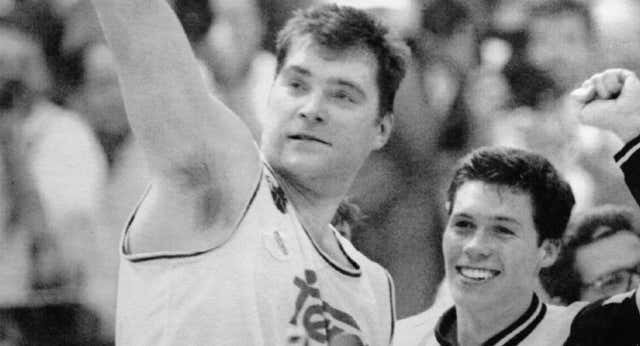 Arvydas Sabonis, el zar que “cojo” y que “fumaba en el vestuario” llegó a ser el mejor del mundo: “Jugó 16 años con una pierna”