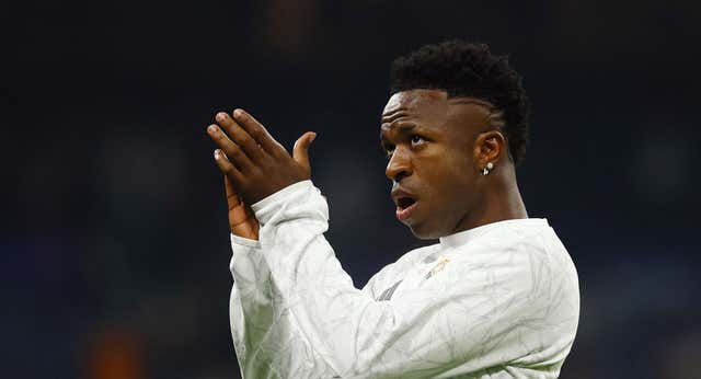El Bernabéu defiende a Vinicius tras el Balón de Oro y se acuerda de la UEFA con una pitada histórica al himno