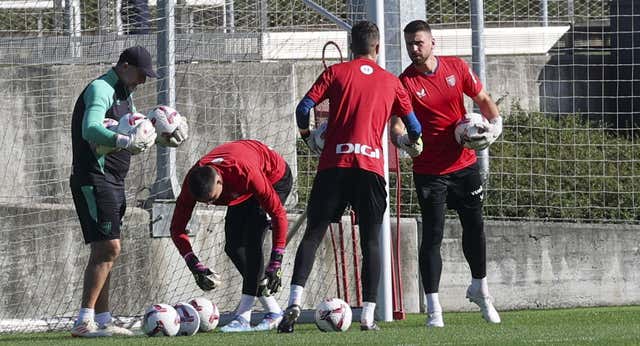 Julen Agirrezabala aprovecha su momento, con Unai Simón asomando en Lezama: «Estoy con ganas de más»