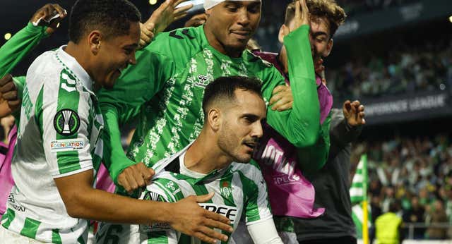 Juanmi rescata a un Betis que jugó con fuego ante el Celje