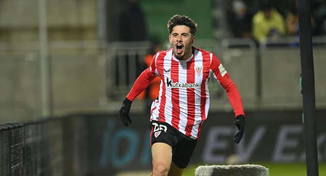 Nico Serrano encuentra el premio tras dos años de calvarios: «Se lo merece»