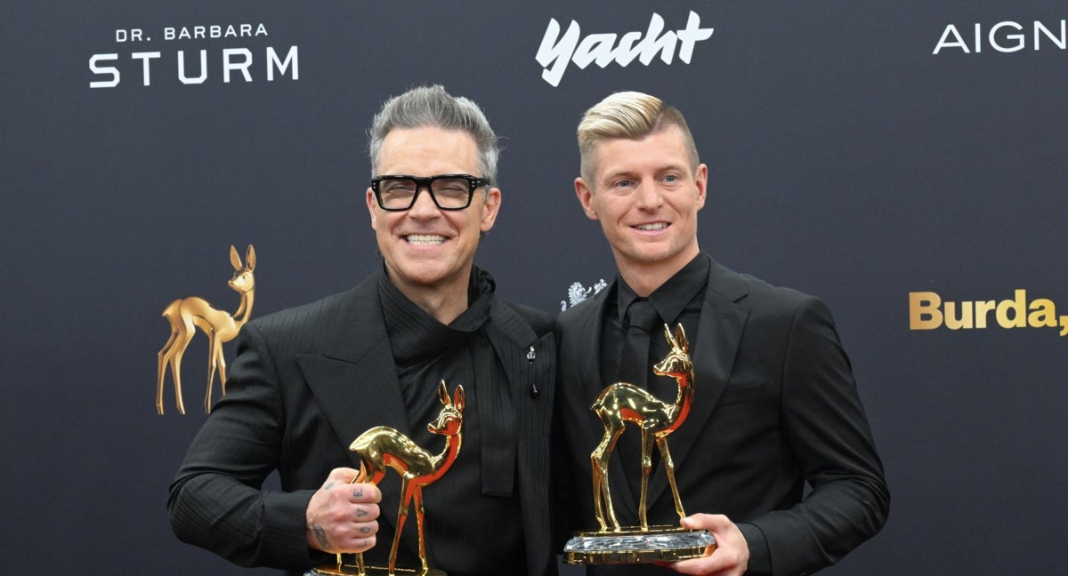 Robbie Williams y Toni Kroos, con los premios BAMBI.