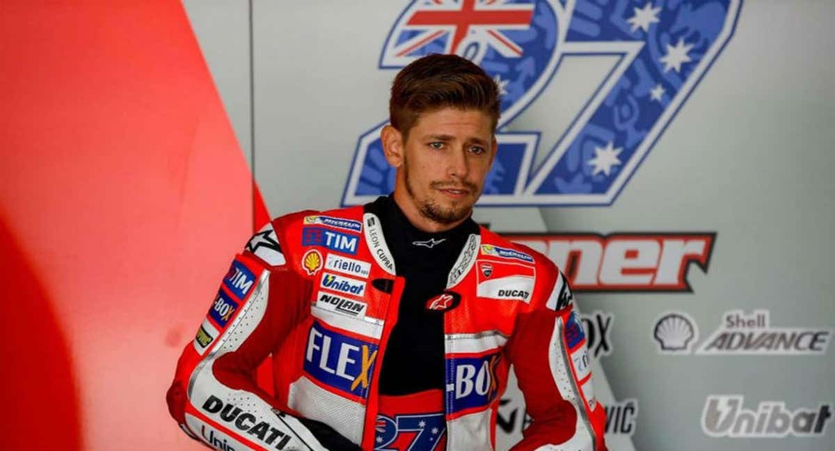 Casey Stoner en el box de Ducati.