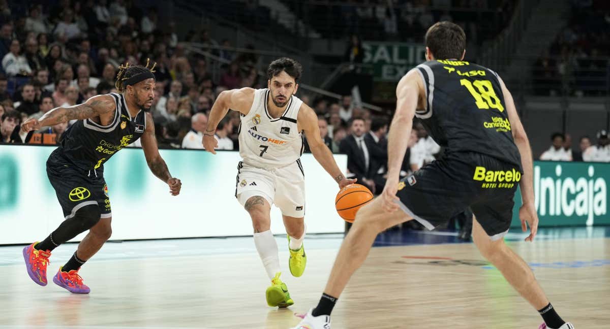 Facu Campazzo con la bola, este domingo, ante el Dreamland Gran Canaria.