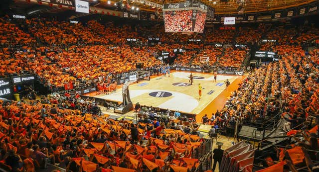 La Fonteta se engalana para olvidar la mayor tragedia